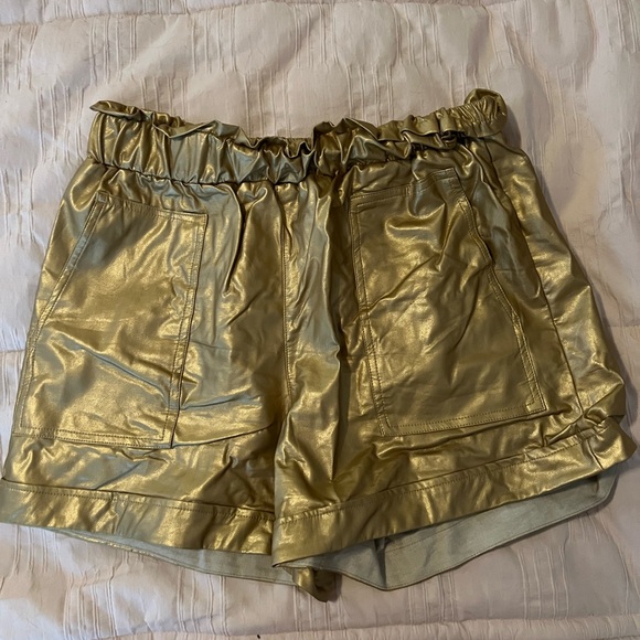 GLAM GOLD FAUX LEATHER BUCKET SHORTS
Size L 10/12- NWT - Picture 2 of 2